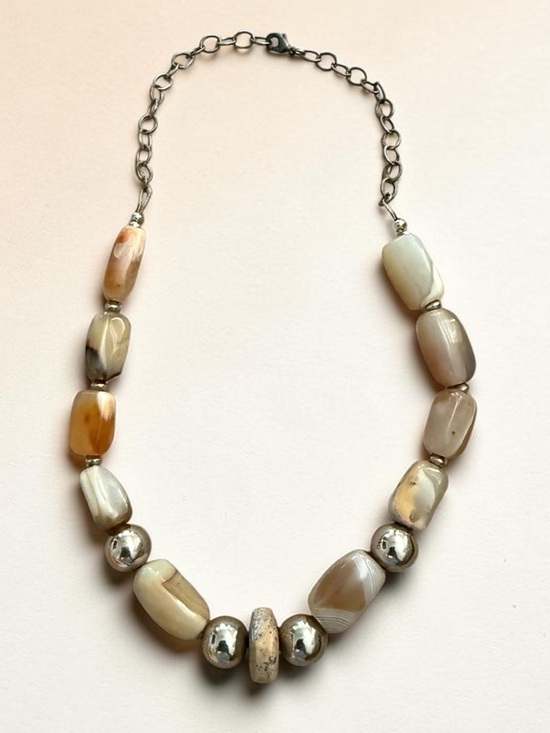 Jewelry - 🫶🏻 Neutral Stone Bead Necklace with Silver Accents